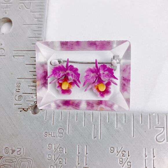 Mid Century Reverse Carved Lucite Orchid Brooch Clear Floral VTG Novelty Jewelry - Picture 8 of 8
